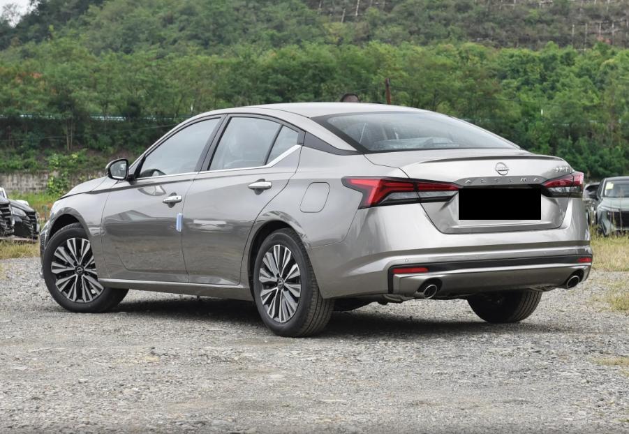 定位中型轿车,平顺好开乘坐舒适,日产天籁真心版带劲吗?