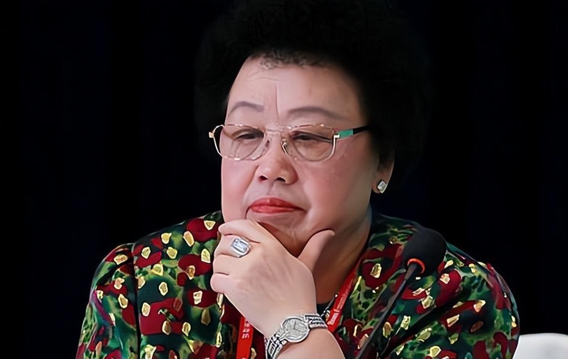 女首富陈丽华:出生颐和园,坐拥580亿资产,49岁嫁小11岁唐僧