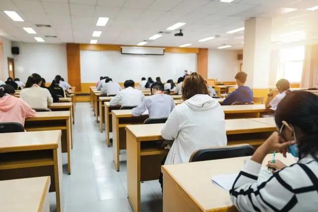 热议!学费高昂却无人问津,民办本科到底值不值?
