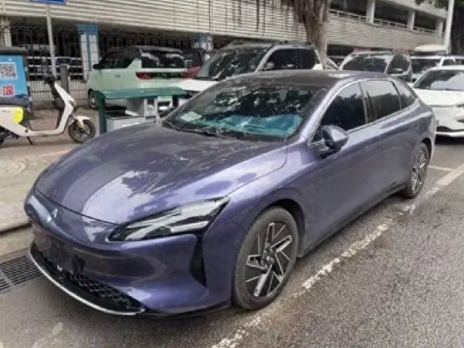 油耗敢与比亚迪叫板?宝骏全新轿车的无伪谍照曝光