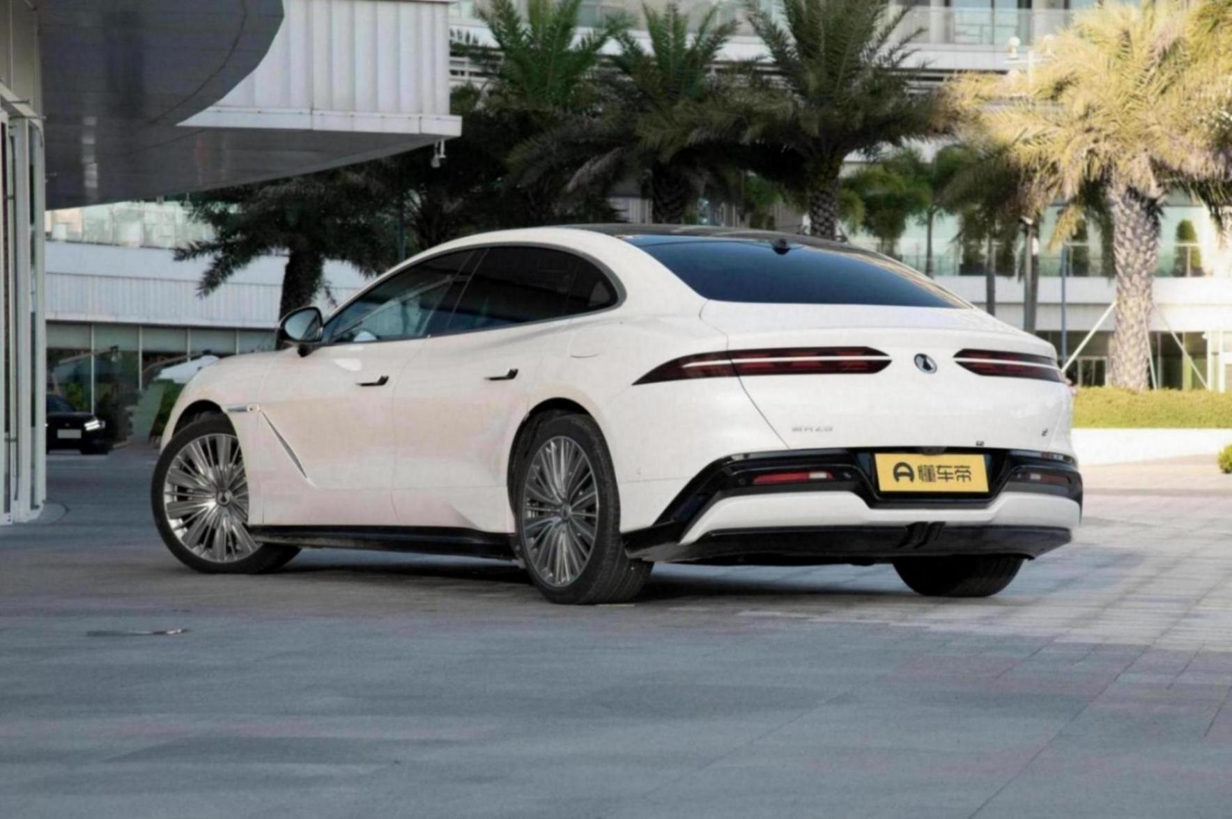 实测腾势Z9 DM,定位豪华型轿车,搭配三电机系统,纯电续航201km