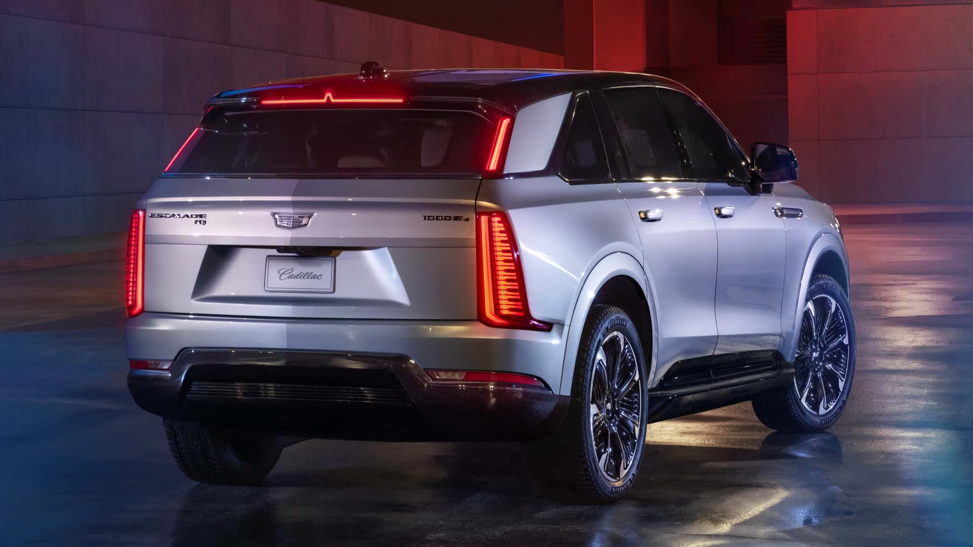 价格明显高于燃油版 2025款凯迪拉克Escalade IQ最新消息曝光