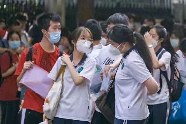 十二年义务教育悬念:初中分流,能否避免学习压力陷阱?