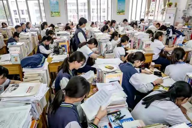 十二年义务教育悬念:初中分流,能否避免学习压力陷阱?