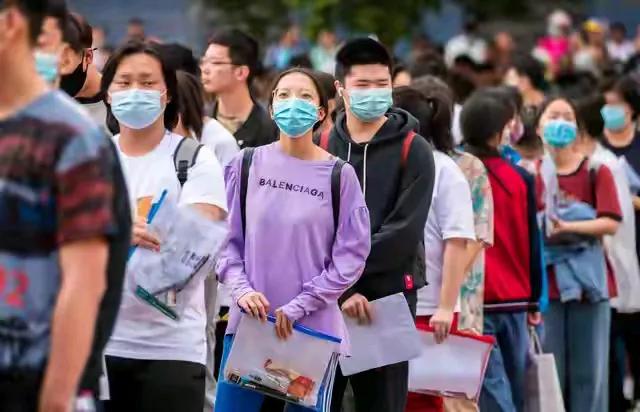 十二年义务教育悬念:初中分流,能否避免学习压力陷阱?