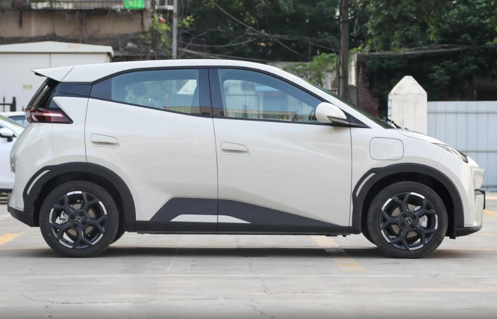 想买小型代步车,不妨看看2025款比亚迪海鸥,在售三款选谁合适?
