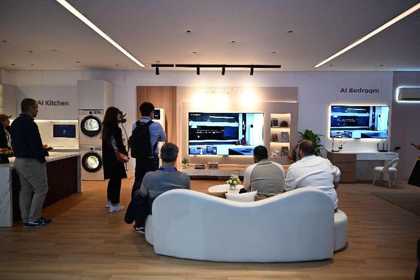 中国企业“占领”CES 2025,长虹“智”造AI实力强劲