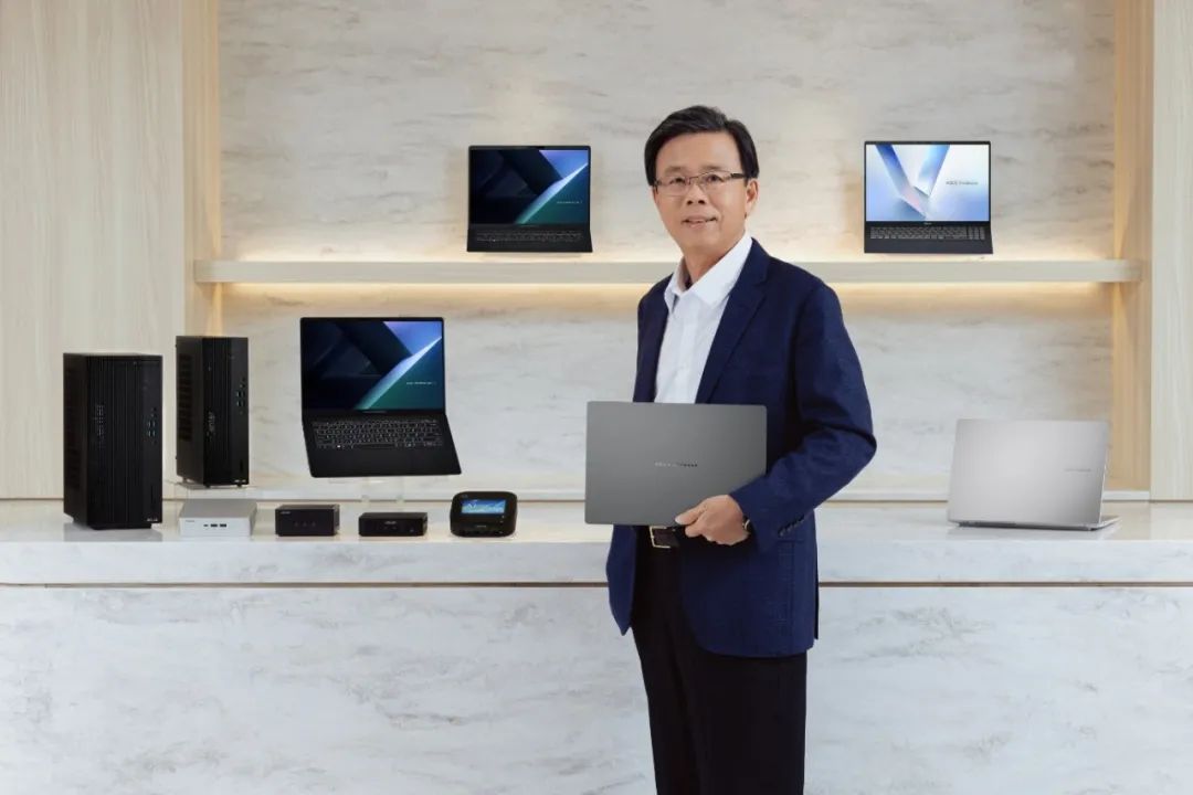 CES 2025探馆:华硕笔记本,灵耀14双屏2025是最靓的仔