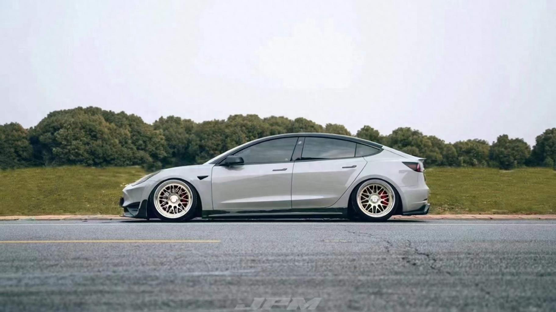 特斯拉 Model 3:AIRBFT 气动避震加持,重塑低趴魅力