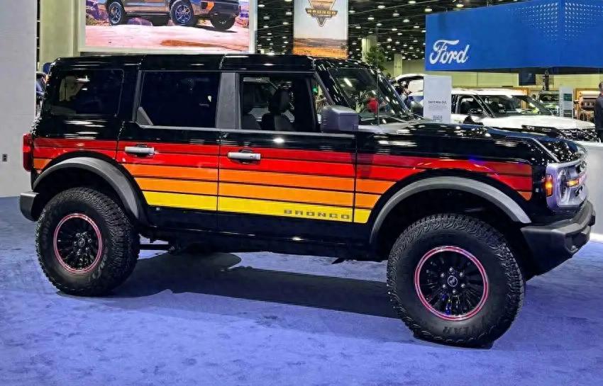 2025 款福特 Bronco 带喷漆硬顶的 “自由驰骋” 版初体验