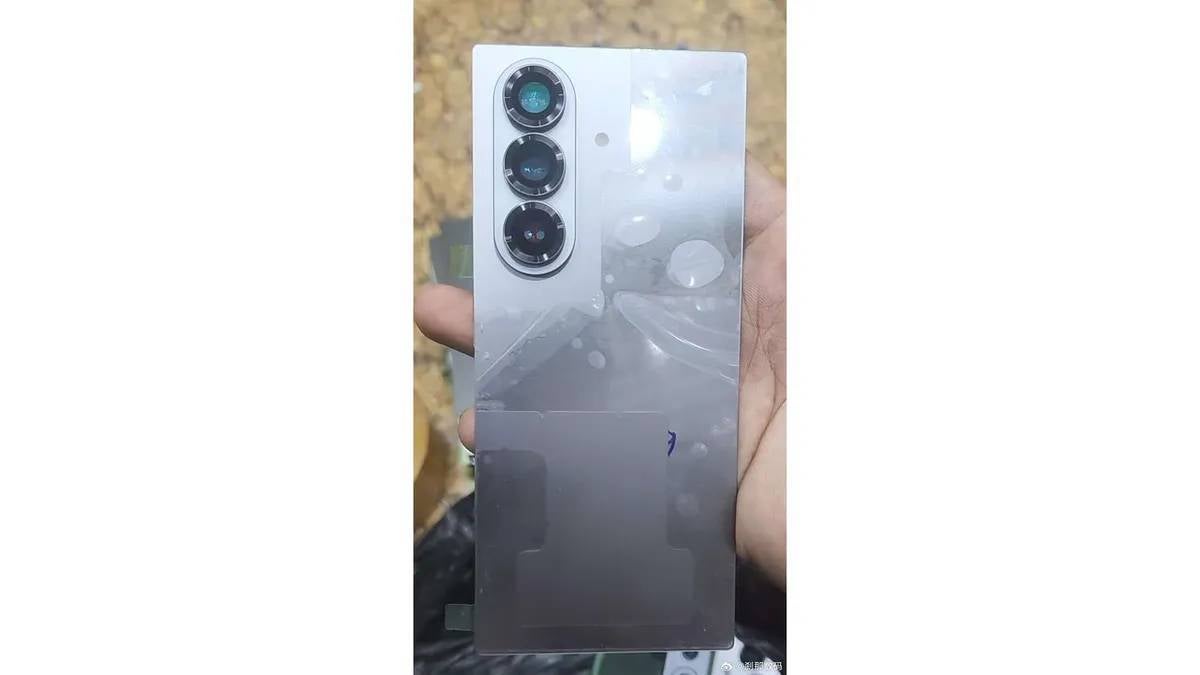 三星Galaxy Z Fold 7真机泄露图令人失望,外观与Fold 6过于相似