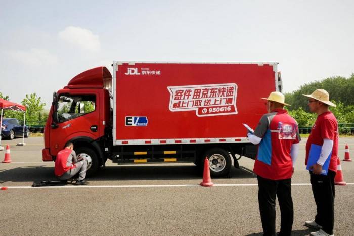 东风轻型车四大明星产品闪耀京东物流2025技能大赛总决赛