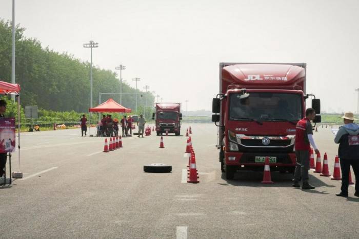 东风轻型车四大明星产品闪耀京东物流2025技能大赛总决赛