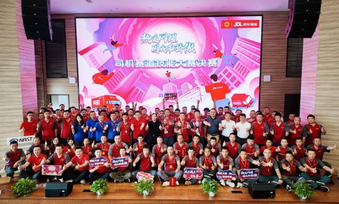 东风轻型车四大明星产品闪耀京东物流2025技能大赛总决赛