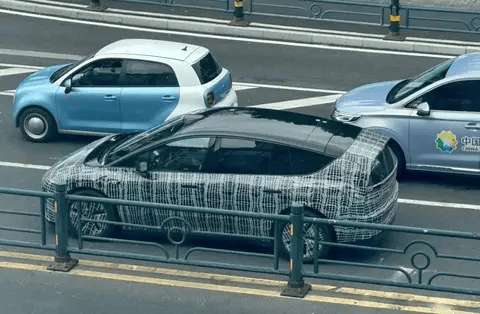 理想i8:一心对标蔚来ES8,仍被乐道L90“截胡”